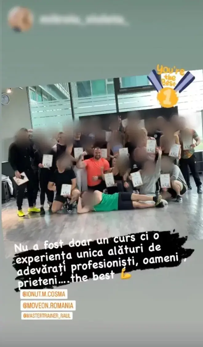 Story de Instagram al Violetei: fotografie de grup la finalul cursului, cursanții cu diplomele, Ionuț Cosma în mijloc